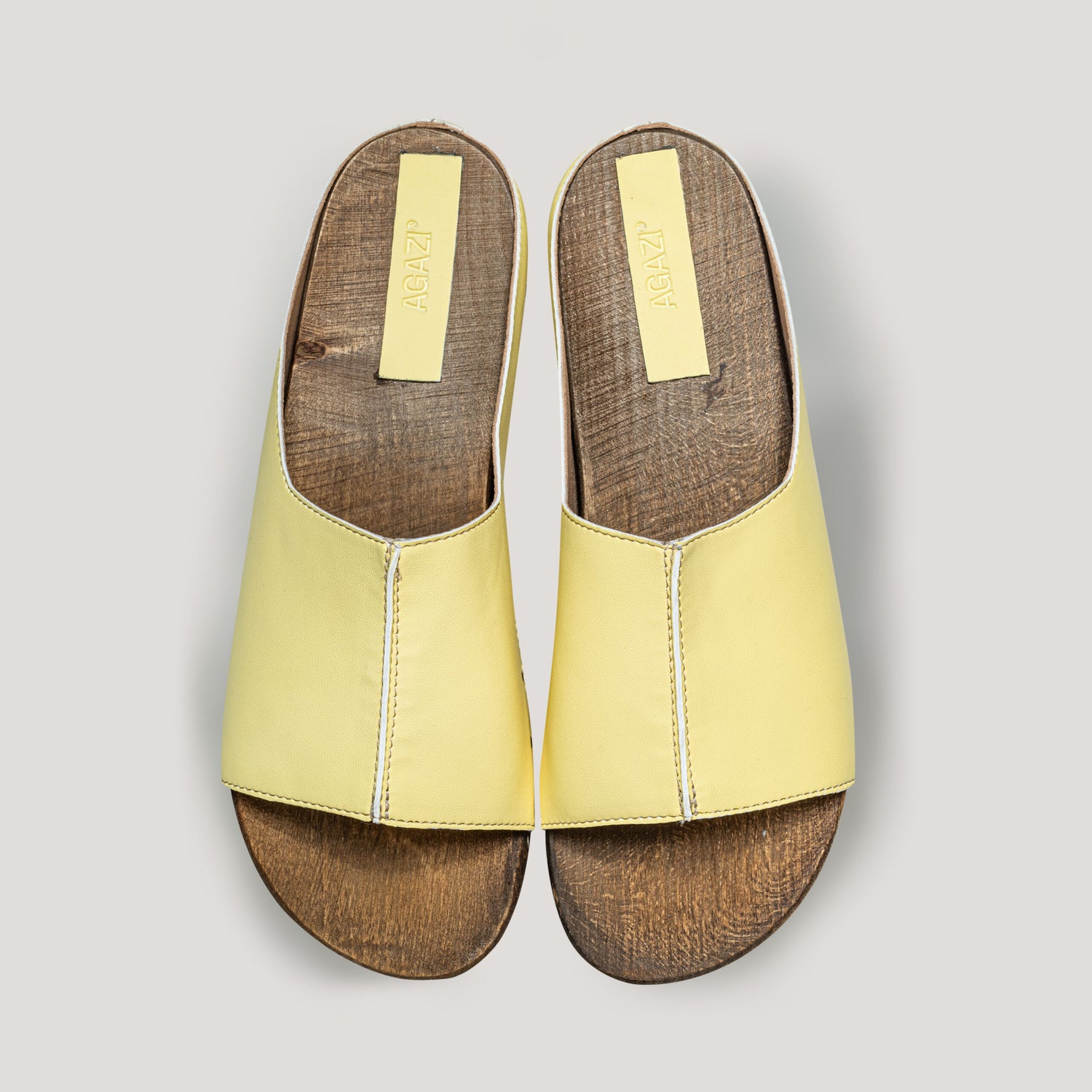 „Pilates, babe!” vegan clogs made from wood and mushrooms