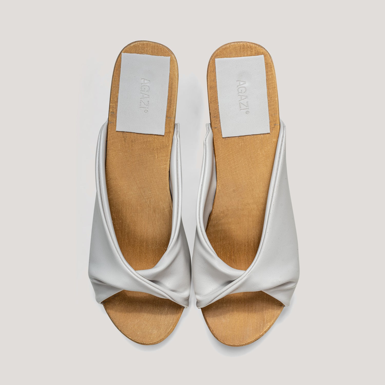 Vegan grape leather clogs: cream