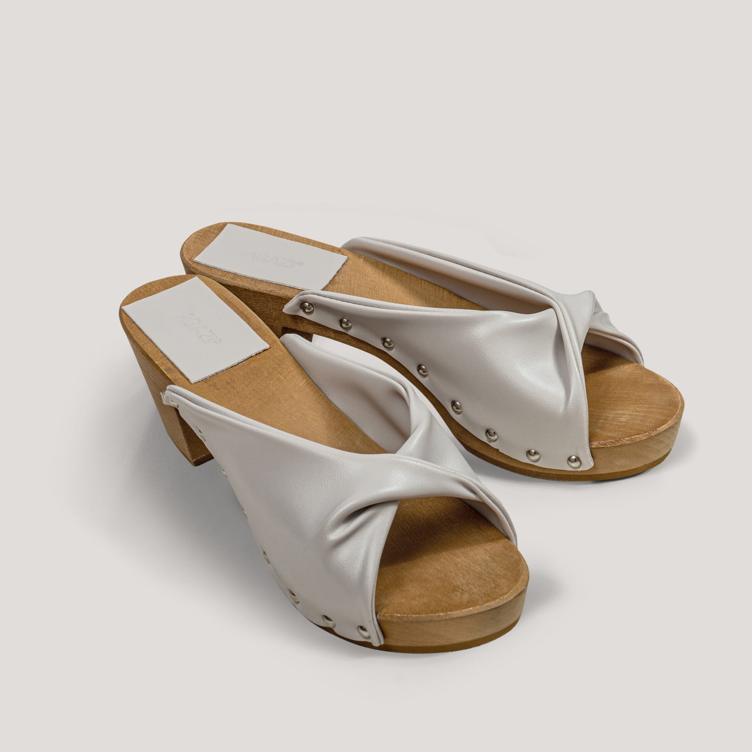 Vegan grape leather clogs: cream