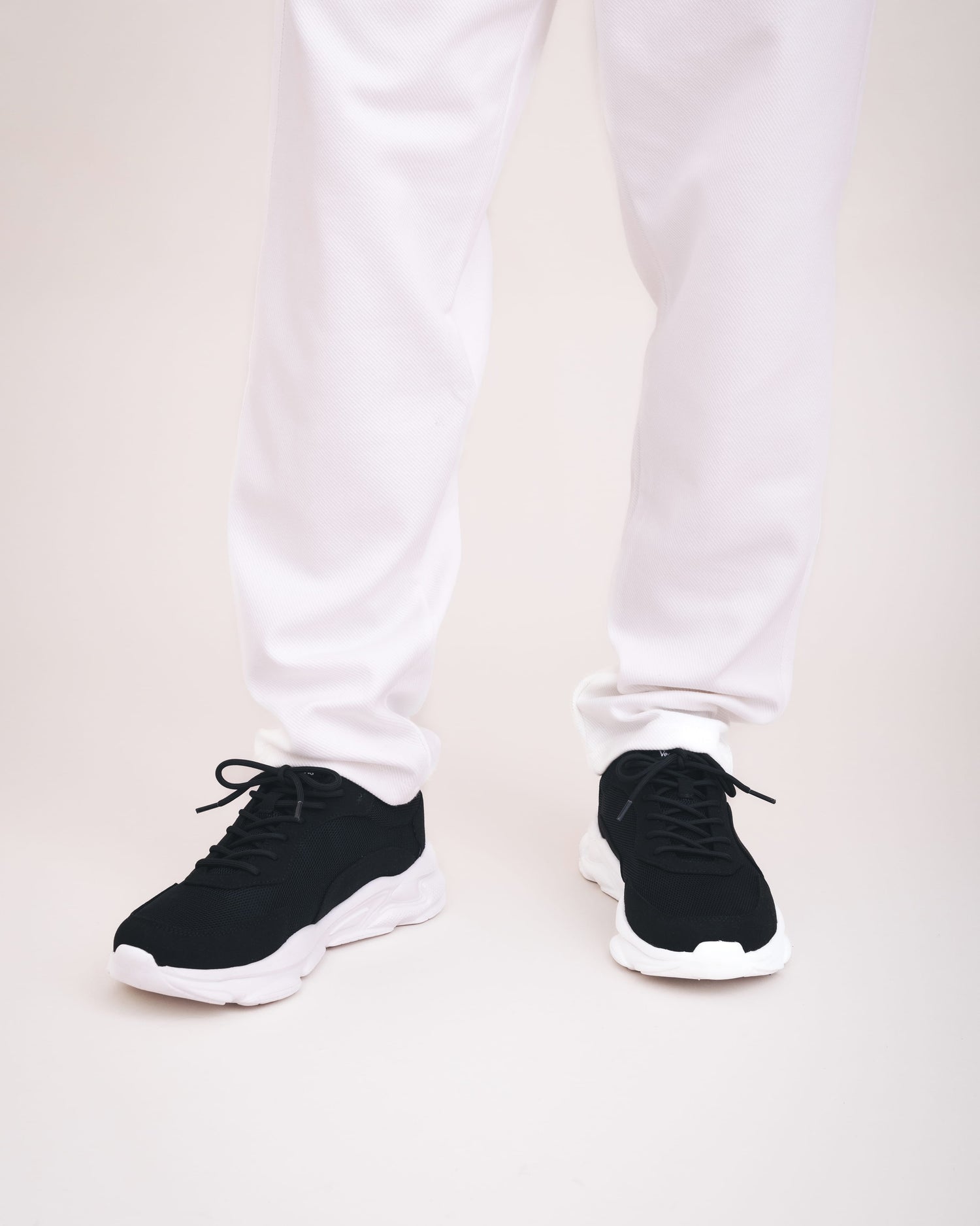 Vegane Unisex Sneaker schwarz – Sportschuhe aus recyceltem PET leicht