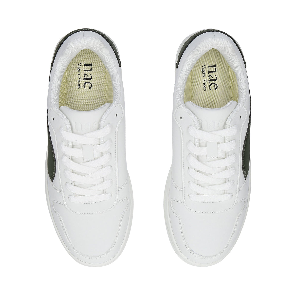 DOKA Green veganer Sneaker von oben – weißes veganes Mikrofaser-Obermaterial mit grünem Einsatzdetail, NAE Vegan Shoes