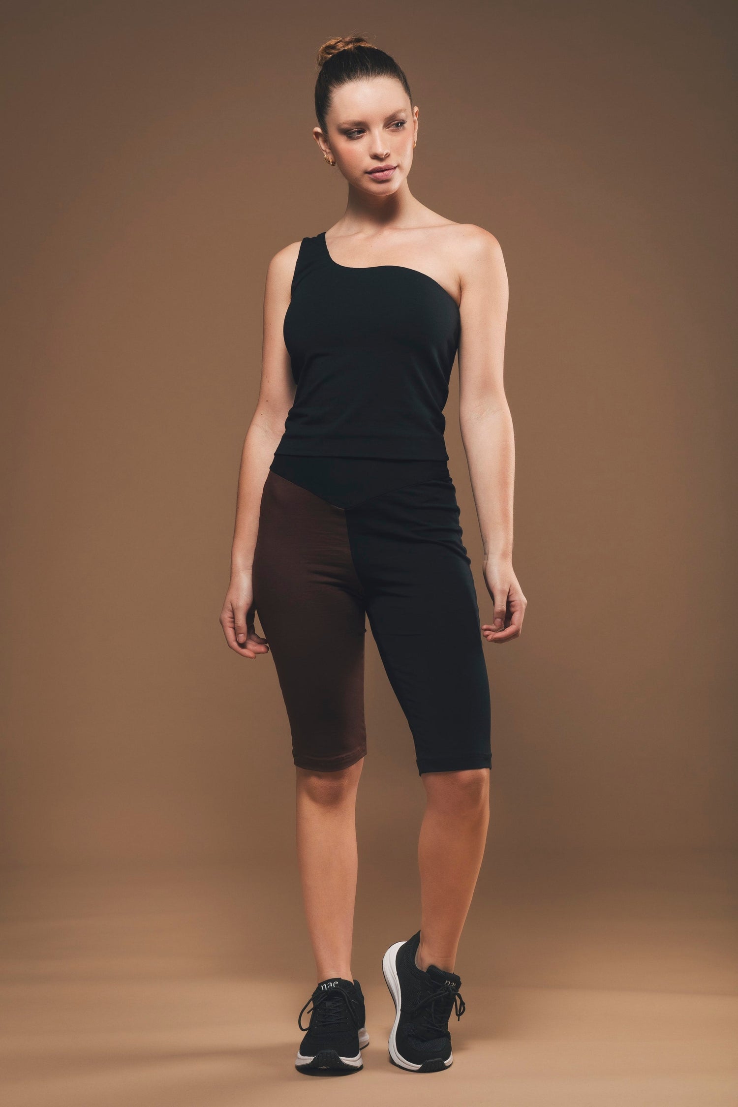 Schwarzes One Shoulder Top aus Bio-Baumwolle – Elodie