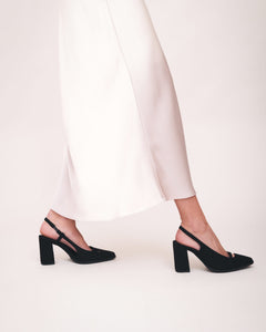 Tacones negros veganos mujer – punta fina, talón abierto con tira elegante