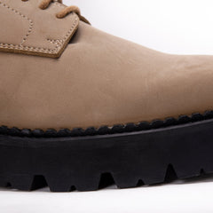 Vorderansicht des Derby-Schuhs mit geriffelter Gummisohle | NAE Vegan Shoes