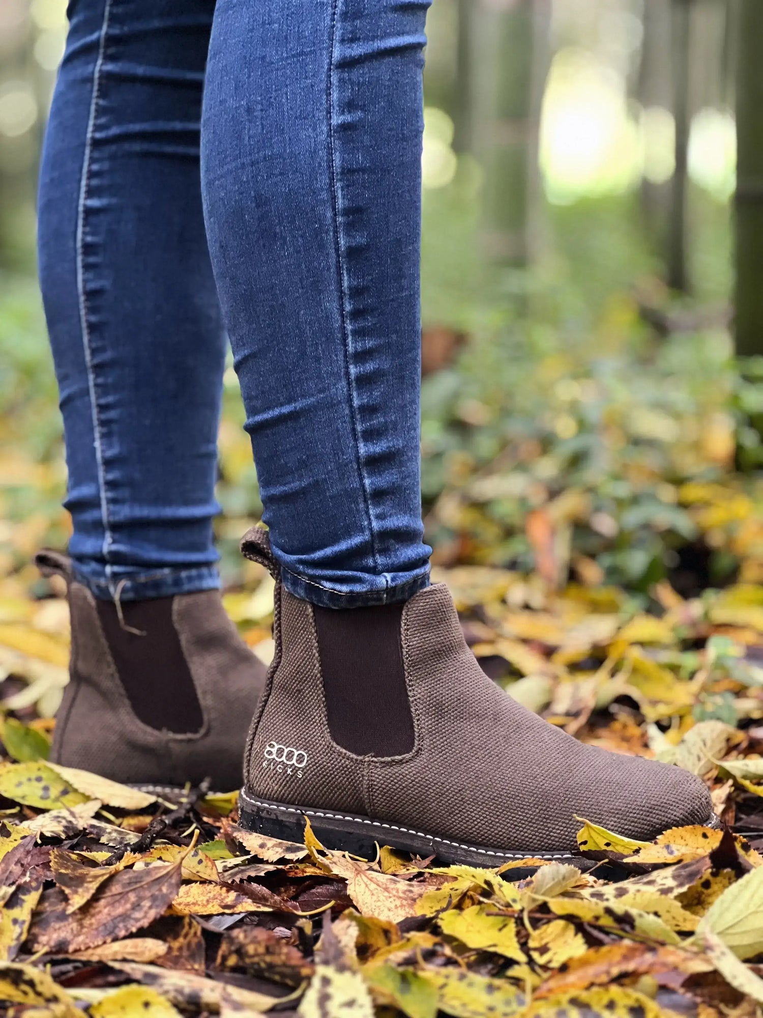 The Crossover Hemp Chelsea for Women in Dark Brown