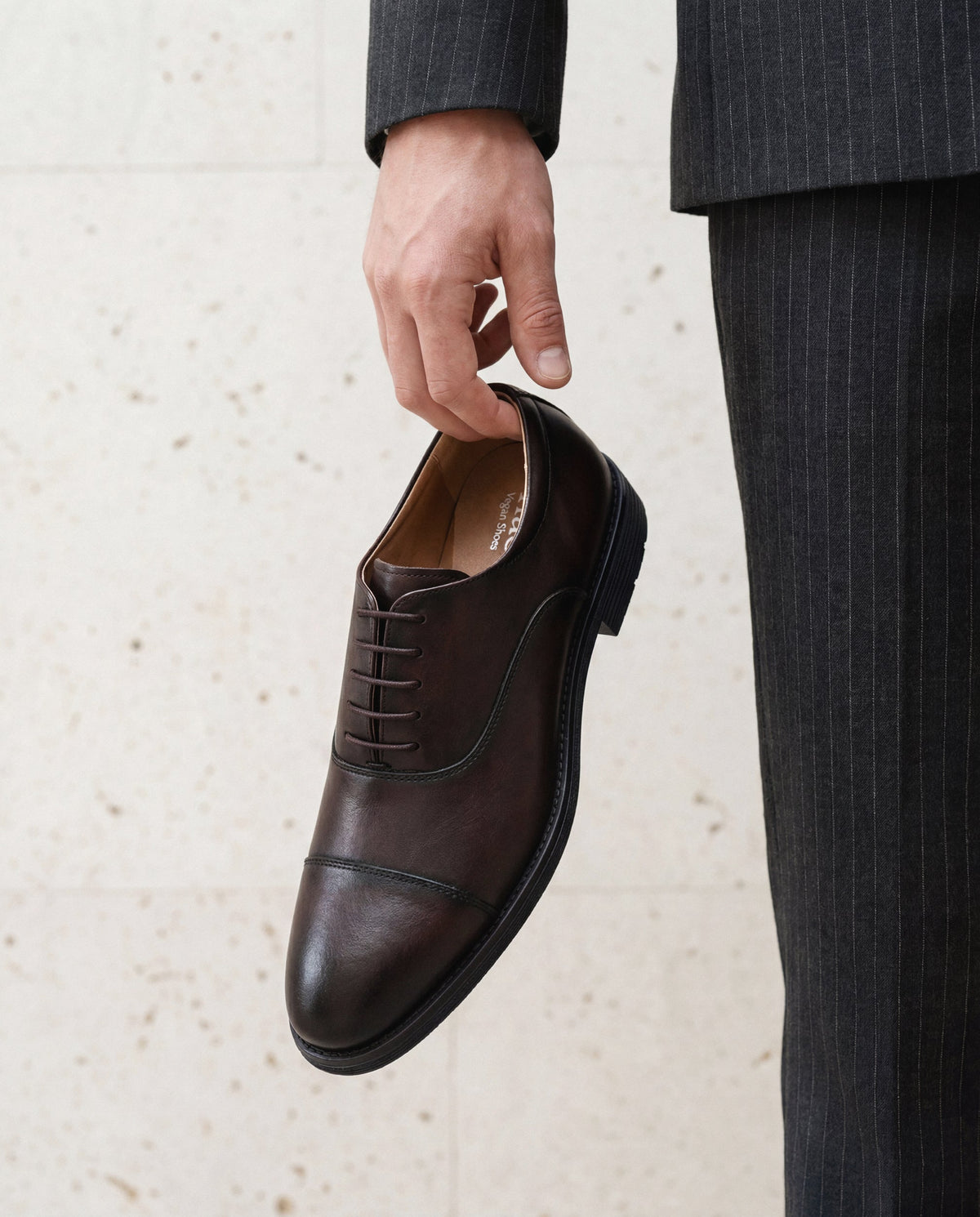 BEN Brown veganes Captoe-Oxford-Paar – veganer Herrenschuh in Dunkelbraun mit geschlossener Schnürung und Captoe-Detail
