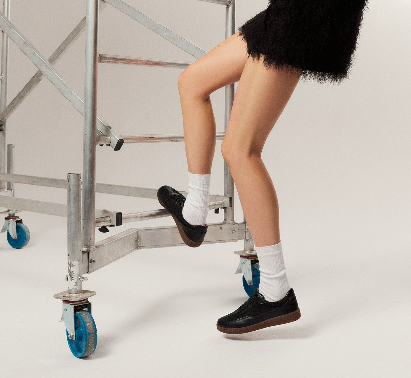 NOMAD MOON | Schwarze Nachhaltige Sneaker aus Veganem Leder & Leinen 