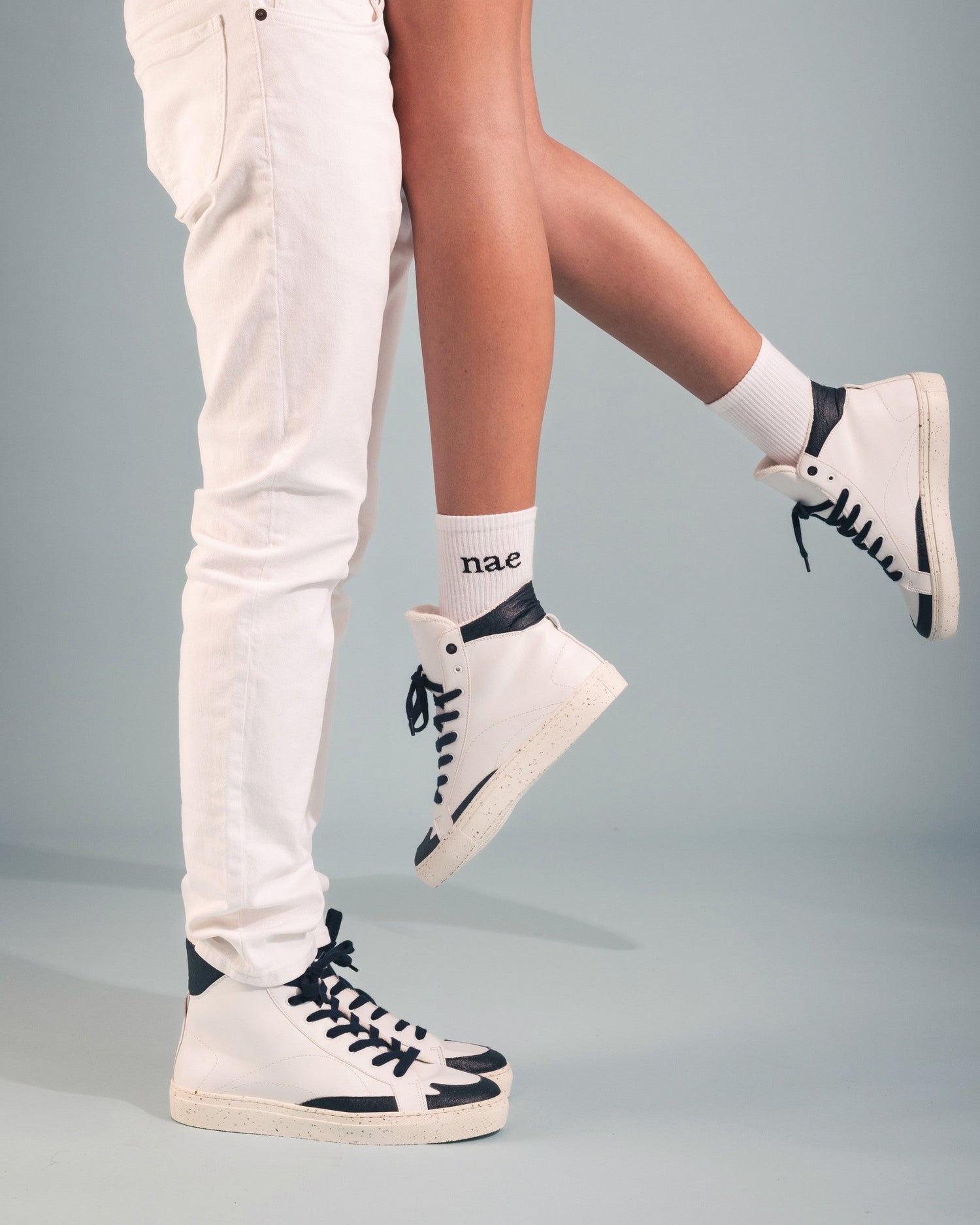 Zapatillas altas blancas veganas apple skin piñatex goma reciclada sostenibles