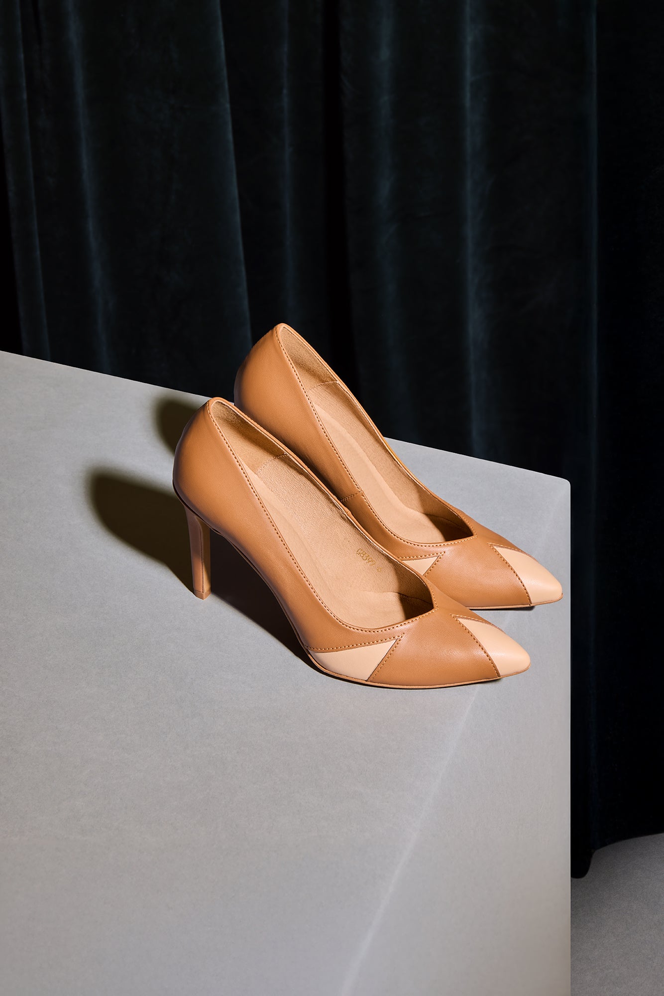 IVO caramel & almond – vegan heels made from mushroom leather