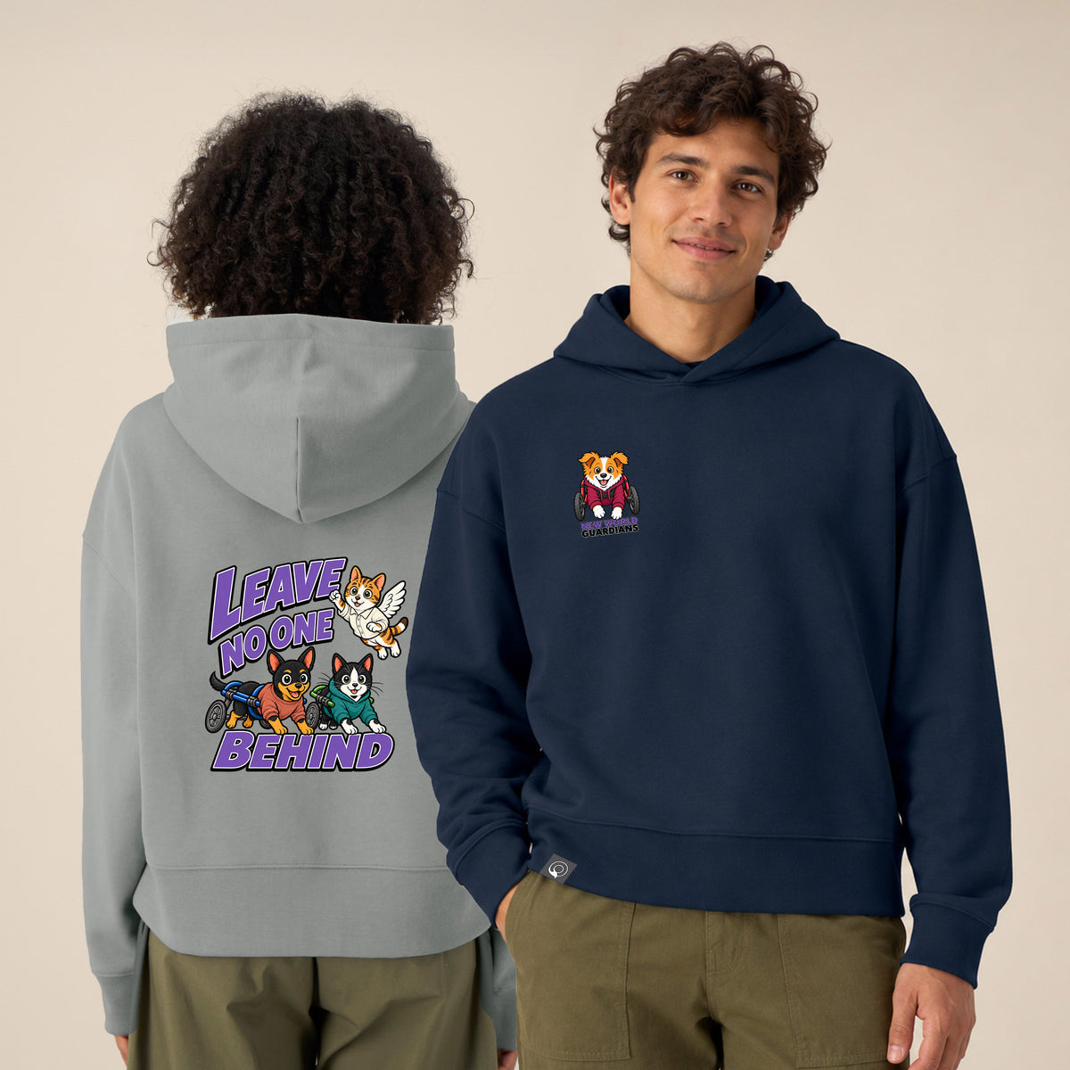 NEW WORLD GUARDIANS Kobold Guardians Unisex-Hoodie aus Bio-Baumwolle in Dunkelblau – getragen in Vorderansicht