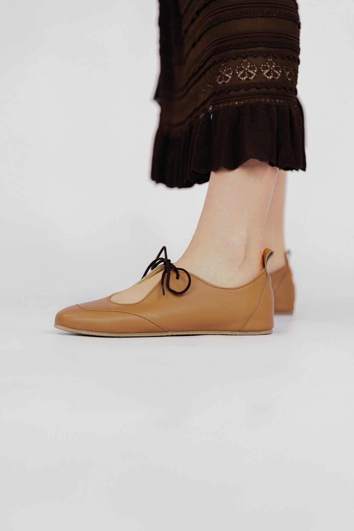 LOUISE (toffee) – vegan ballerina flats made from plant-based leather – Dreiviertelansicht