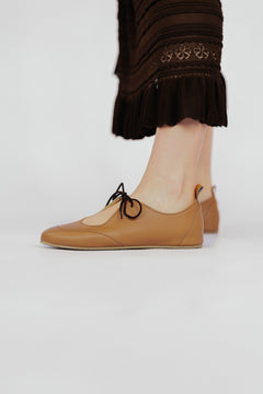 LOUISE (toffee) – vegan ballerina flats made from plant-based leather – Dreiviertelansicht