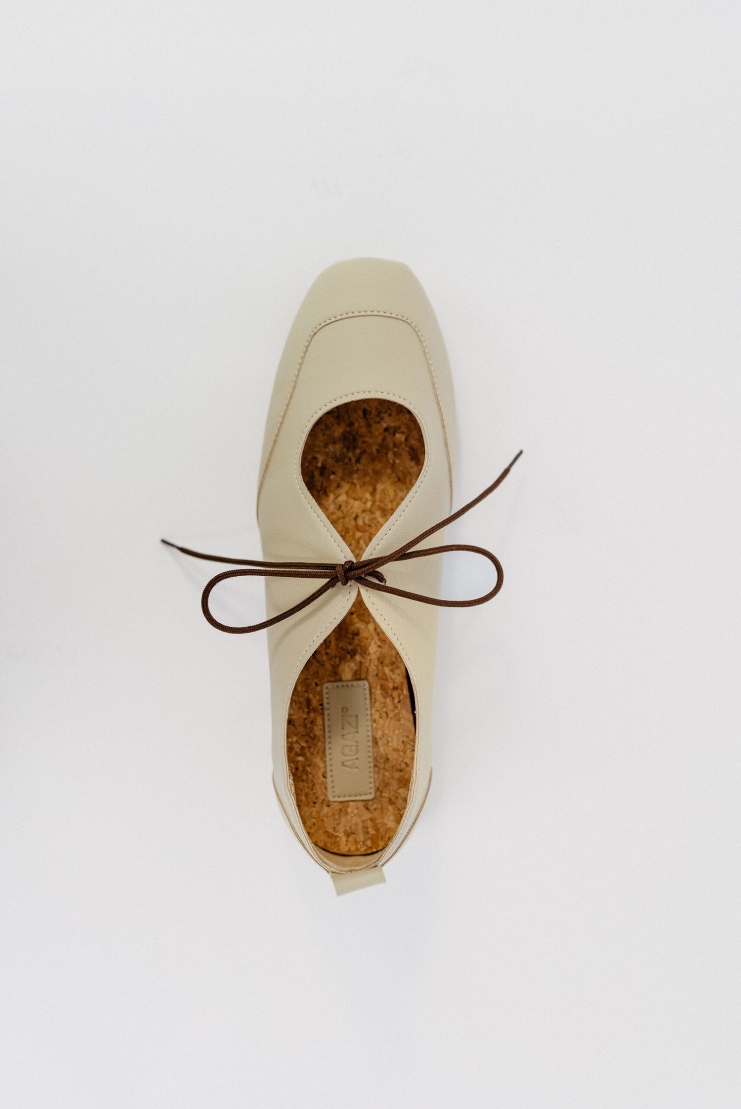 LOUISE nude vegane Ballerinas aus pflanzenbasiertem Leder – Paaransicht