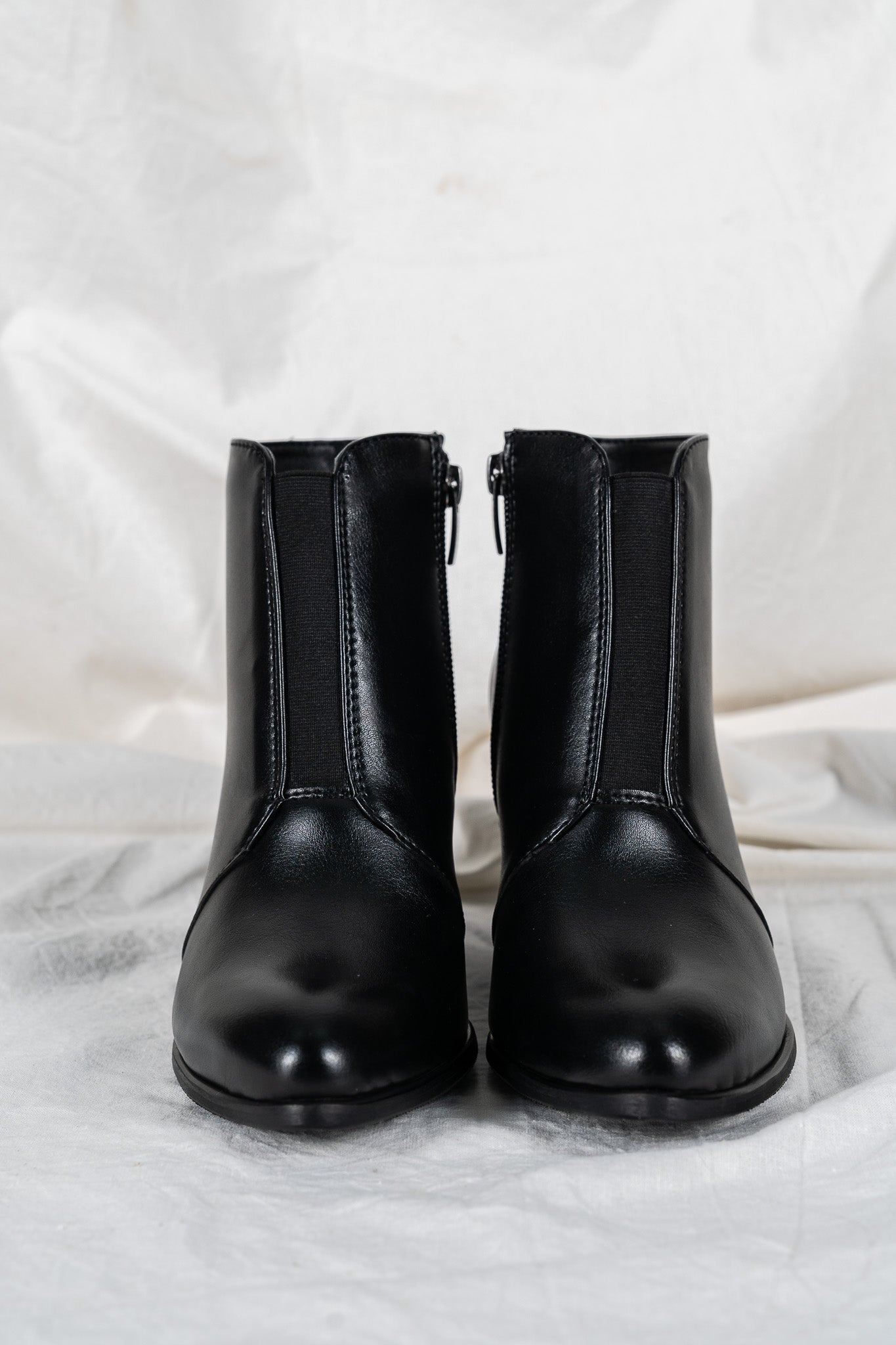 HANA plant-based ankle boots: black