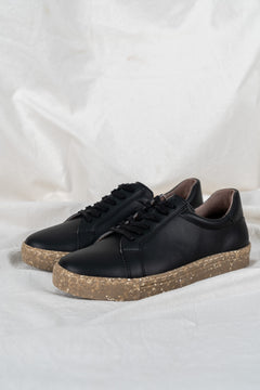 DORI Plant-Based Sneakers - Black – side profile