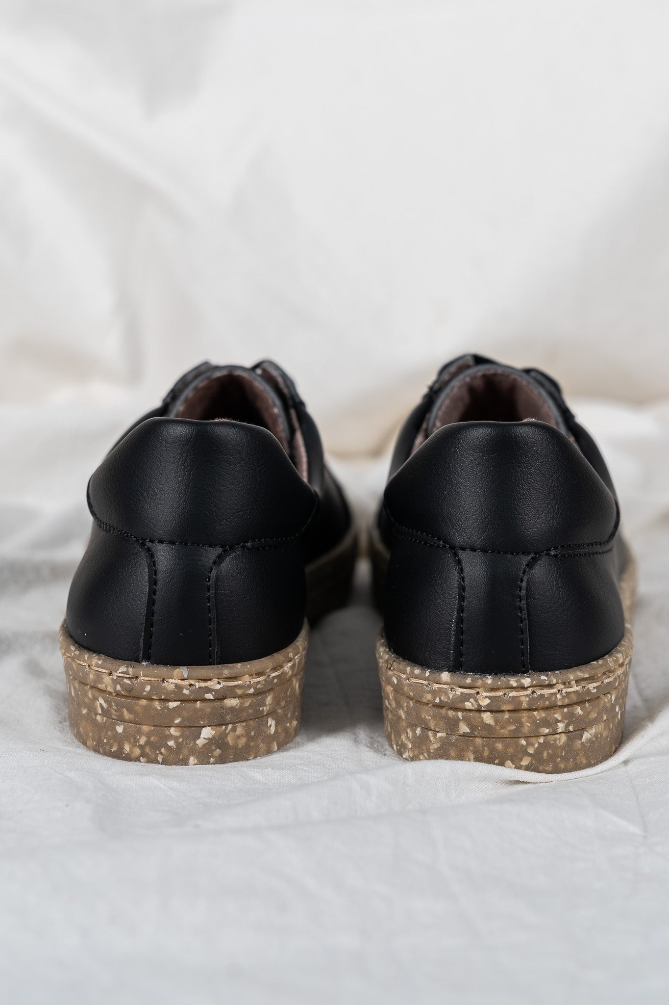 DORI Plant-Based Sneakers - Schwarz