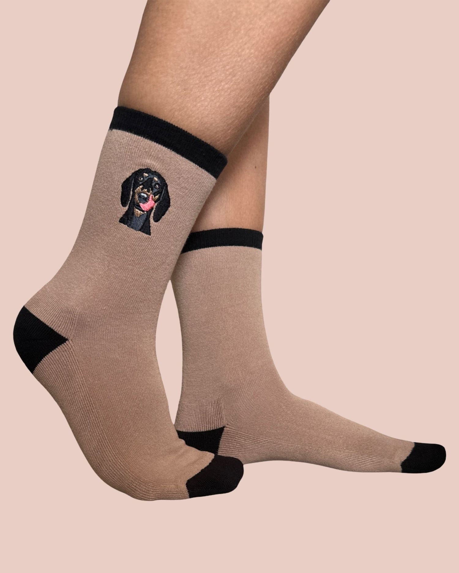 Vegan beige socks with embroidered Dachshund dog motif