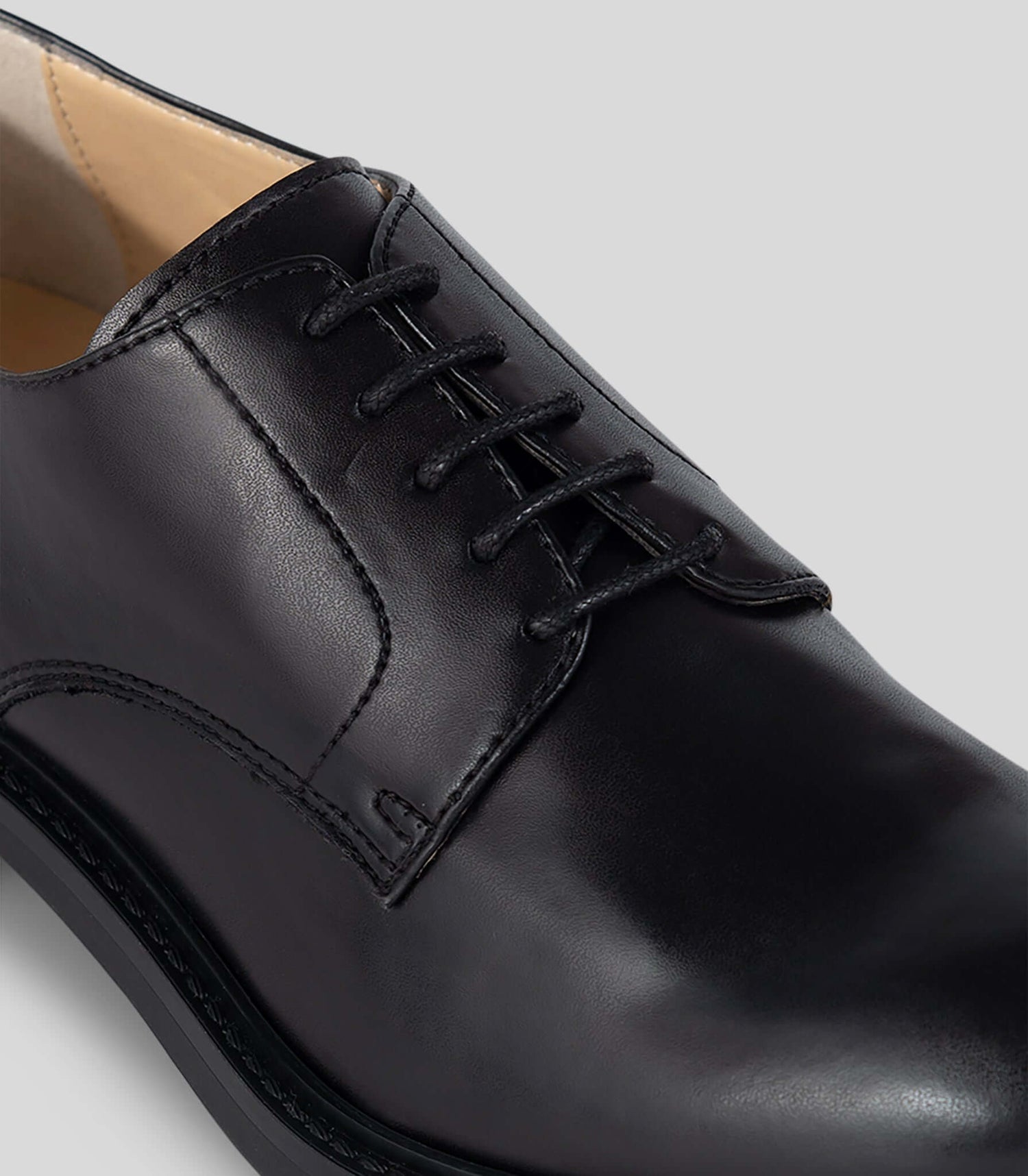 Vegan Derby - Woman black shoe with open lacing system and Blake Construction detail.