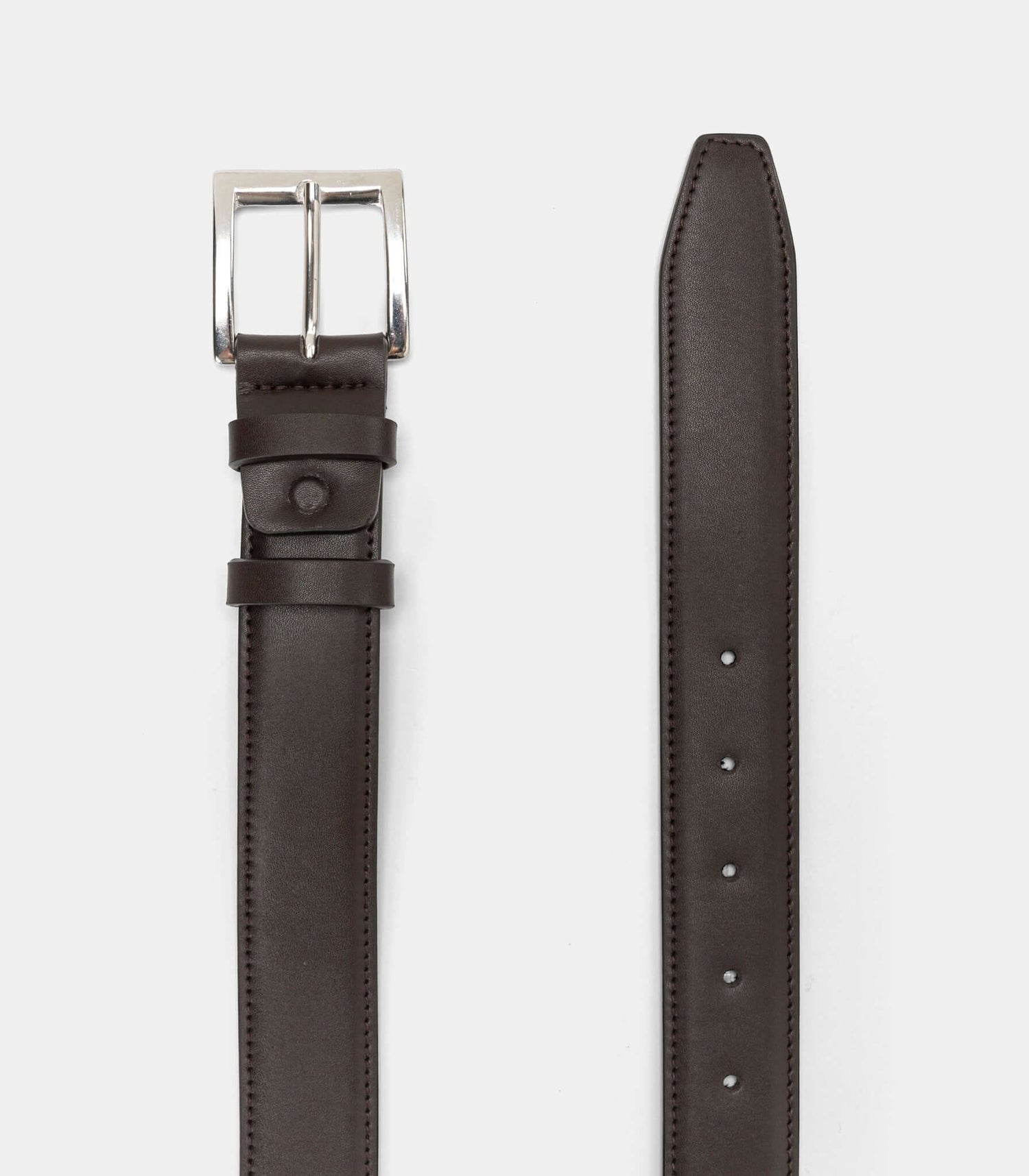 Cintura Classica Vegana – Marrone Scuro, elegante cintura in eco-pelle con fibbia argento.
