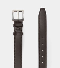 Cintura Classica Vegana – Marrone Scuro, elegante cintura in eco-pelle con fibbia argento.