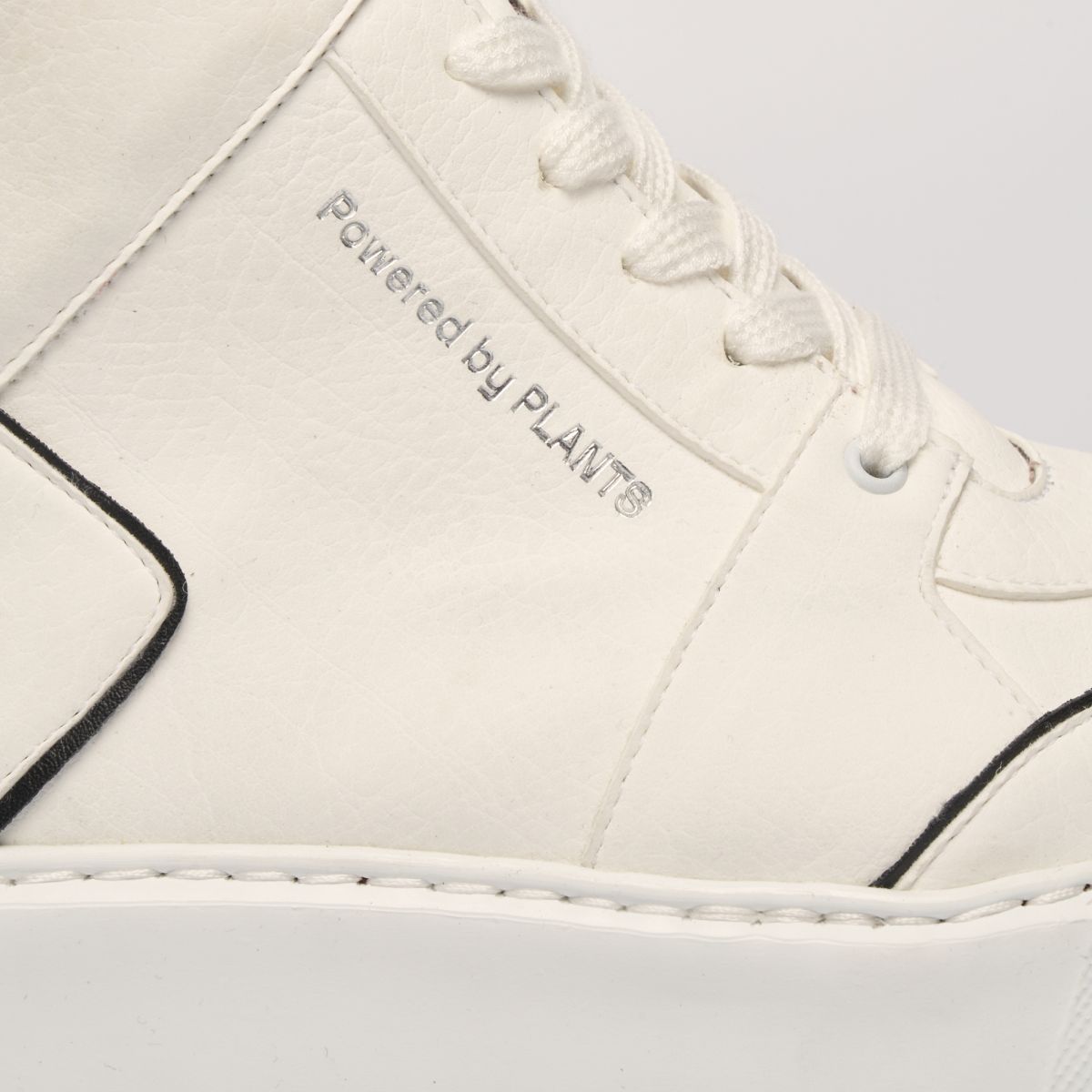 EMI plant-based sneakers – black & white