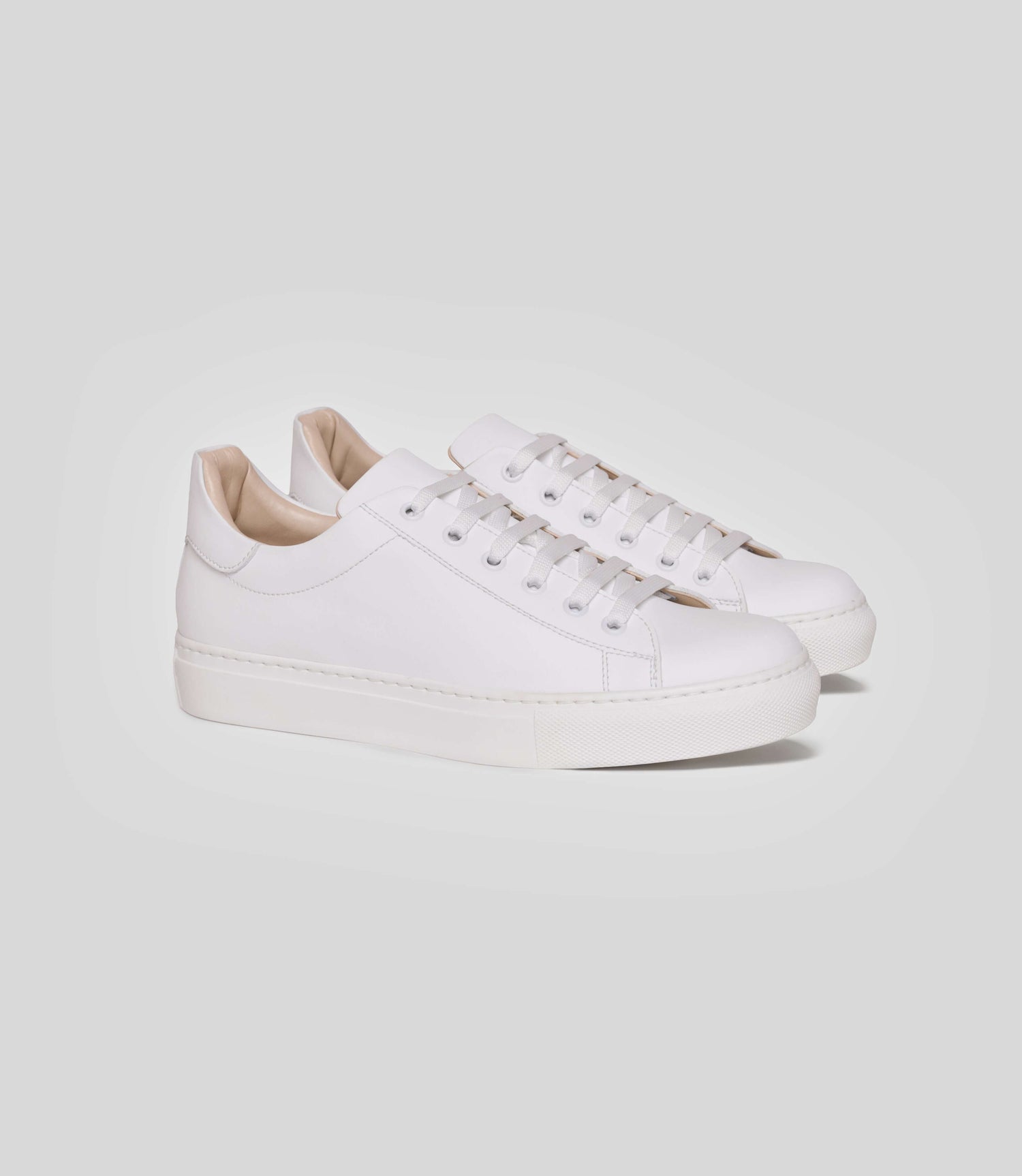 Vegan sneakers handmade in Italy, featuring a sleek white design, breathable materials, and handcrafted quality.